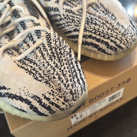 Adidas Yeezy Boost 350 V2 Zebra CP9654 Men's Size 12 - Picture 2 of 7